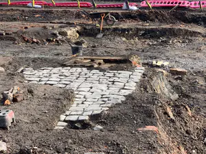 Here are a few pics from some Archeology taking place adjacent to Flood Street. Sadly the fencing wouldn't allow me closer to take better pictures. The excavations show the evidence of former back to back housing, floor tiling laid directly onto the earth, street or yard cobblestones, a coal hole/cellar and possibly a garden path? Then there's a mysterious line of embossed bricks. Tho' not to be seen there'd have been outside WC's.  All rather romantic as the past is often portrayed but such housing tended to create insanitary conditions with rising damp, open indoor fires & lack of ventilation.  - IMG_3698.jpg